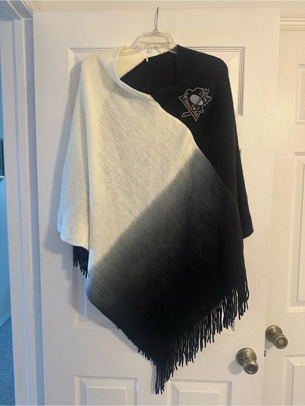 Pittsburgh Penguins Black & White Ombre Poncho